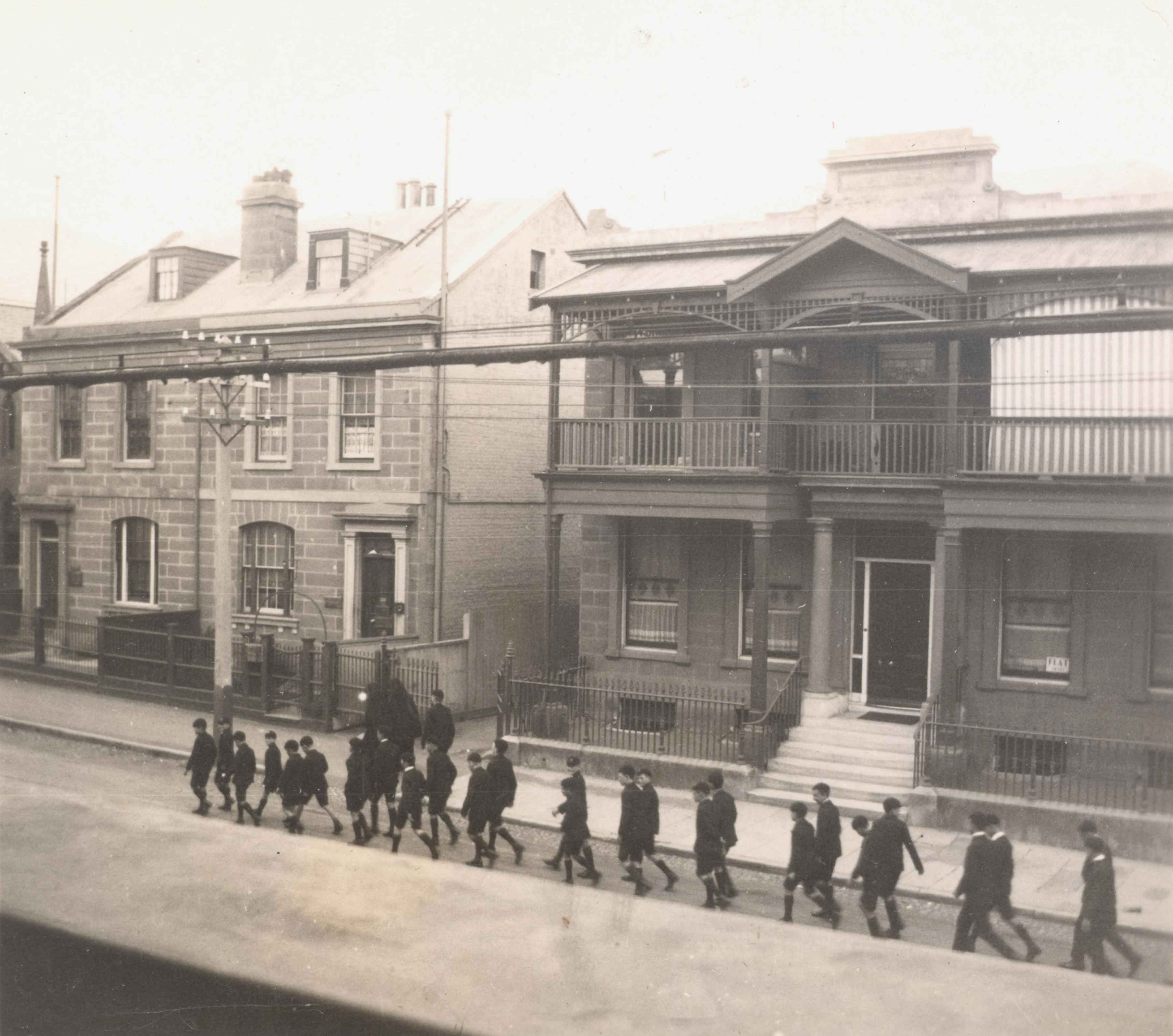 Boarders in crocodile formation in Macquarie Street to St David’s Cathedral, 1923.