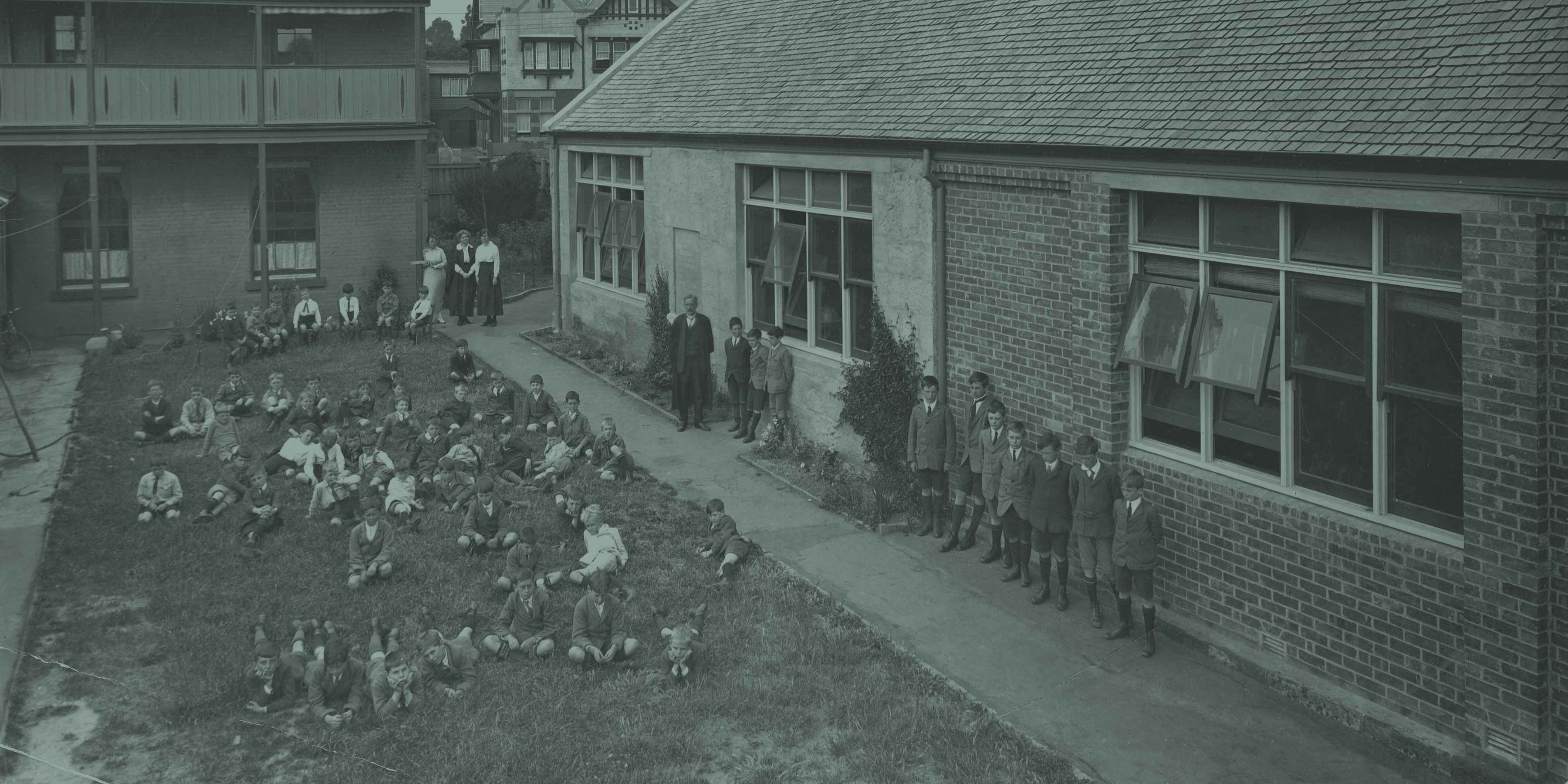 Junior School students with Miss E M Elliott, 1919.