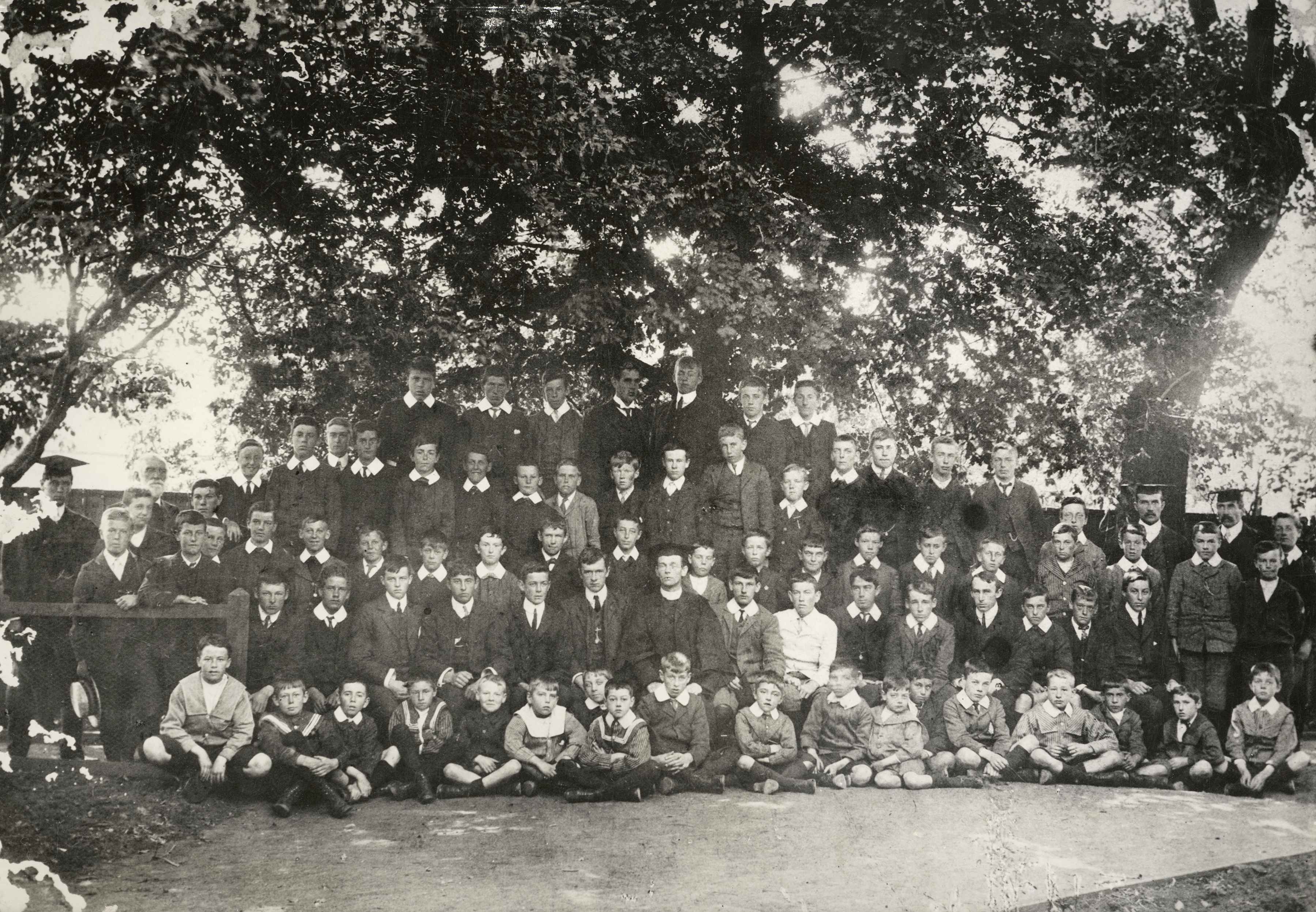 Whole school at Hutchins following amalgamation, 1907.