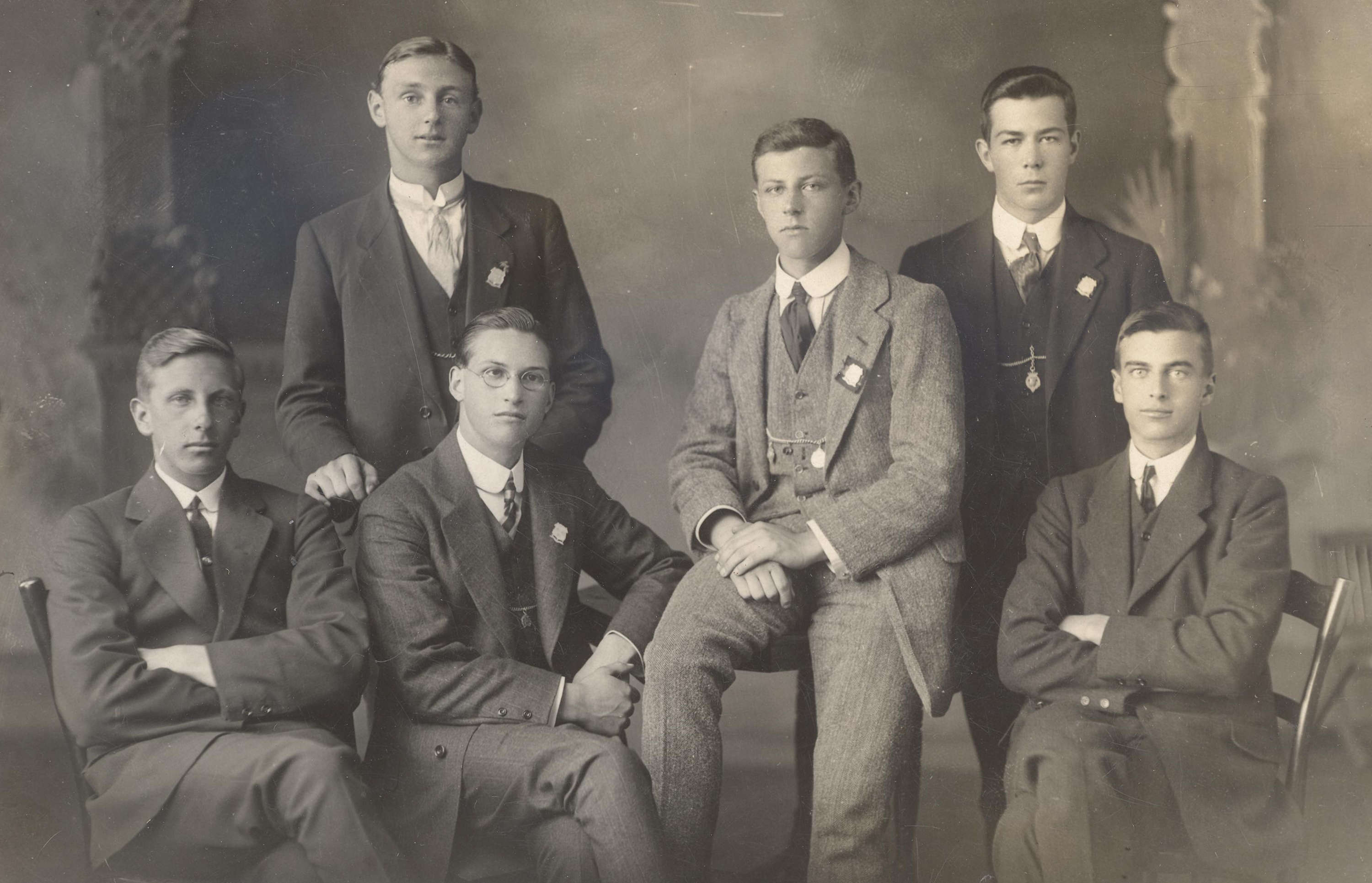 Prefects, 1913 (seated) D Harvey, K Brodribb, E M Dollery, A F Payne (standing) J Charlesworth, L Reynolds.